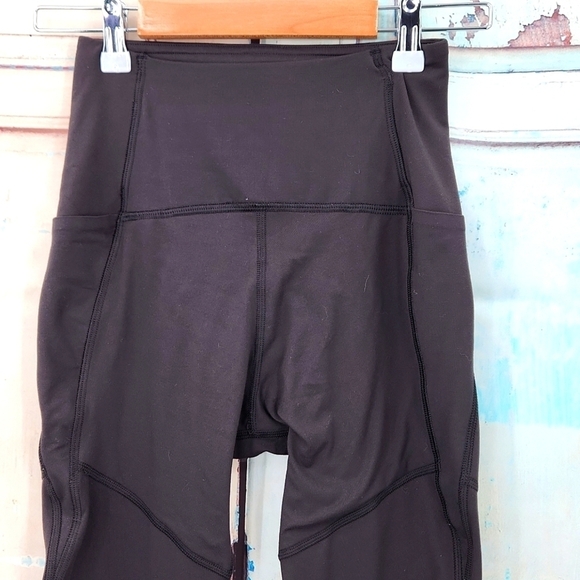 Thinx period leggings with pockets - Picture 3 of 6